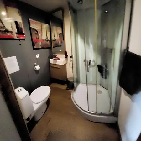 5 Bed House - Sleeps 10 - Pets - Pool - Hottub *