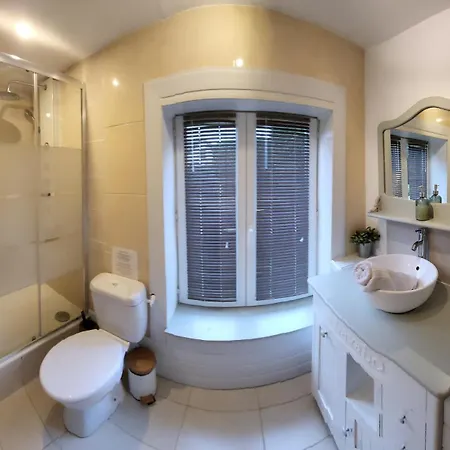 בית נופש 5 Bed House - Sleeps 10 - Pets - Pool - Hottub