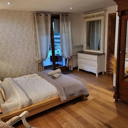 5 Bed House - Sleeps 10 - Pets - Pool - Hottub בית נופש *