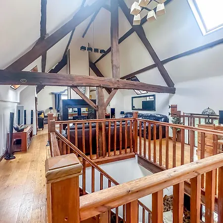 5 Bed House - Sleeps 10 - Pets - Pool - Hottub בית נופש Isigny-le-Buat