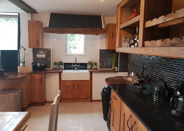 5 Bed House - Sleeps 10 - Pets - Pool - Hottub Hébergement de vacances *