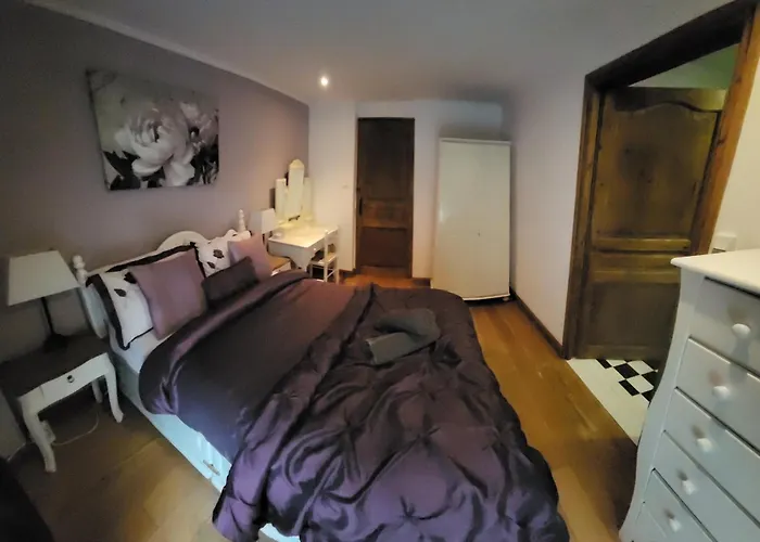 5 Bed House - Sleeps 10 - Pets - Pool - Hottub * Isigny-le-Buat