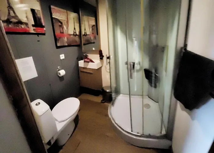 5 Bed House - Sleeps 10 - Pets - Pool - Hottub *