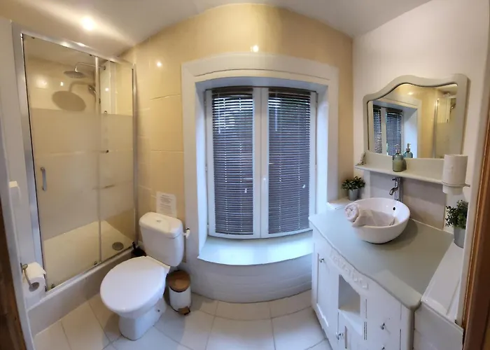 Hébergement de vacances 5 Bed House - Sleeps 10 - Pets - Pool - Hottub